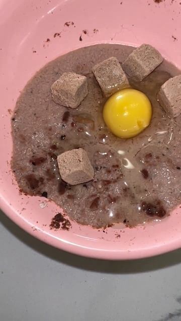 ASMR feed my cat a quail egg with me смотреть онлайн