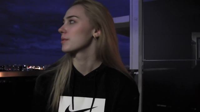 опять живу одна // вечер с мамой смотреть онлайн