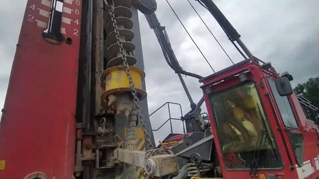 Огромная сваевдавливающая установка локация на Выезде из города за Сов просп 8 июля2022 Калинингра смотреть онлайн