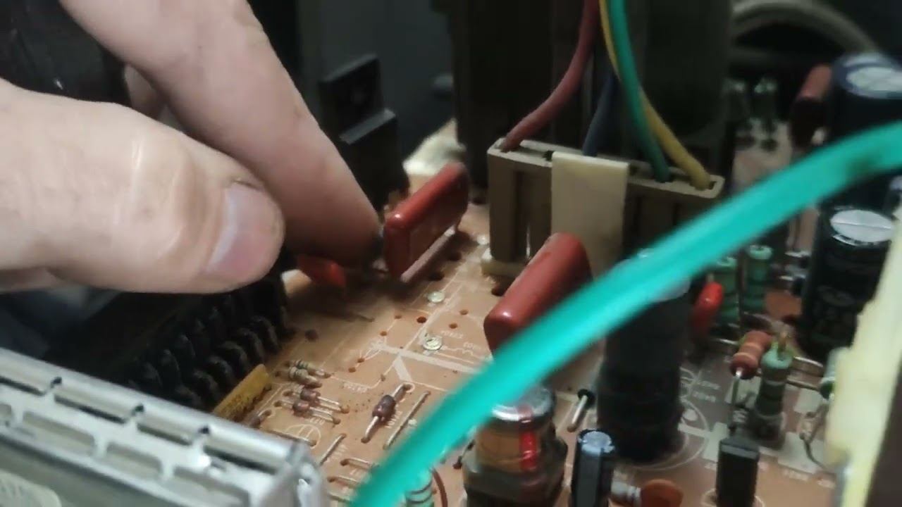 Быстрый осмотр телевизора перед ремонтом. Часть II. 8-) смотреть онлайн