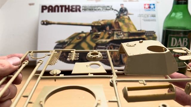 WHATS IN THE BOX? TAMIYA 35065, 1/35; PANTHER, PANZERKAMPFWAGEN V, AUSF A. KIT REVIEW No. 107. смотреть онлайн