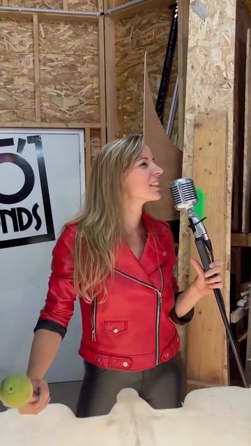 Группа Les Fo'Plafonds сделала свою версию знаменитого хита Satisfaction от Benny Benassi смотреть онлайн