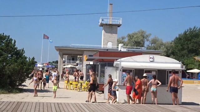 Музыкант-трубач на пляже Пярну. 2019.07.28_13:26. Pärnu rand. Estonia. смотреть онлайн