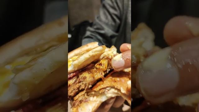 Juicy Fat Mamba Burger Review | Khana's Baily Road | Khana's Burger Review | Bangladeshi Food Revie смотреть онлайн