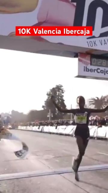 Agnes Ngetich Crushes 10K World Record смотреть онлайн
