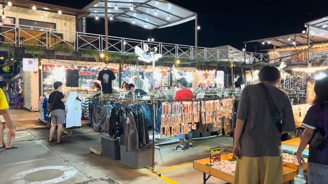 Must Visit! This Hidden Gems Night Market: Sai Tai Mai Center Market Bangkok, Thailand [4K HDR] смотреть онлайн