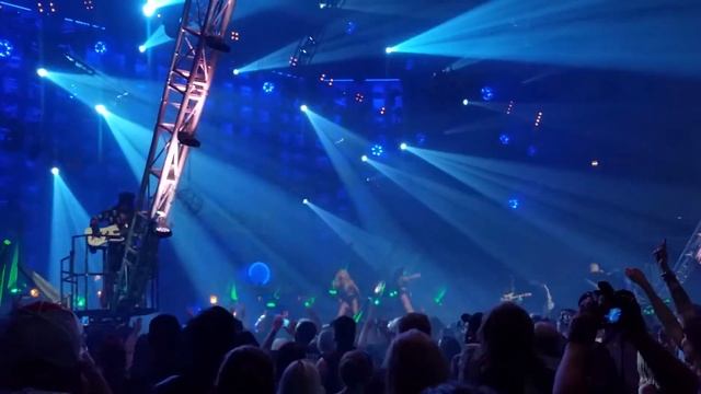 Motley Crue - Kickstart My Heart - Ottawa, Ontario - Canadian Tire Centre - Aug 23, 2015 смотреть онлайн