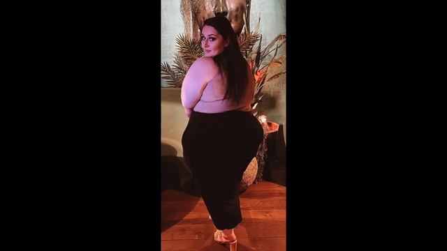 THE PHOTO COLLECTIONS OF AN INSTAGRAM PLUS SIZE CURVY MODEL @FINAUSULIANA/PERSONAL BLOGGER/SSBBW/