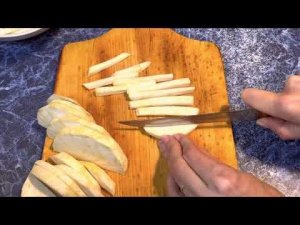 Жареный корень сельдерея.прекрасный гарнир к мясу.