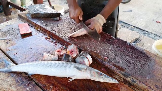 Barracuda Fish Cutting for Fish Curry by Mr. Dulaj in Sri Lanka 🇱🇰| ජීලාවා смотреть онлайн