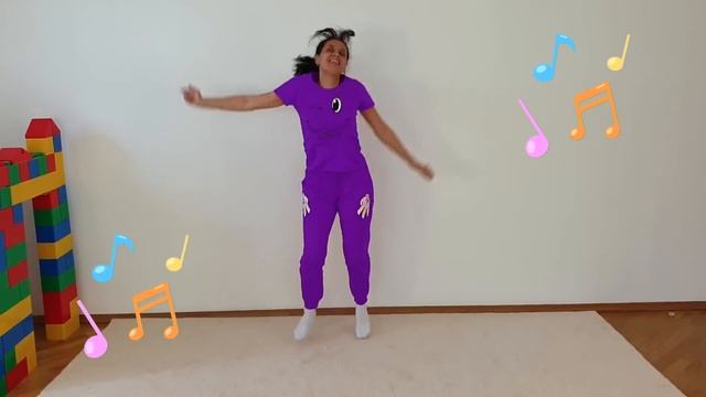 Alena paints MOM in different colors with Magic glass смотреть онлайн