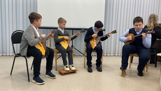 Квартет балалаечников пойду ль я выйду ль я