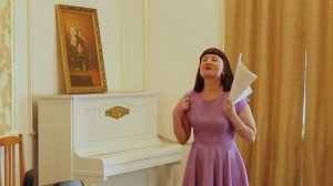 Саша Вебер в музыкальной гостиной дома Петрова