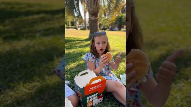 Распаковка «супер бокса хеллоу Китти» из «Вкусно и точка» смотреть онлайн