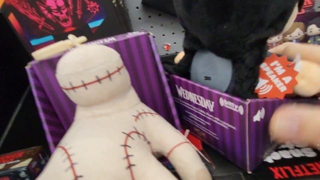 HALLOWEEN FANS - CREEPY BLUETOOTH SPEAKERS - WEDNESDAY FROM ADDAMS FAMILY AND THE THING HAND PLUSH смотреть онлайн