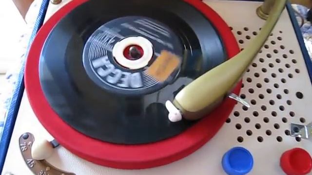 MOTOROLA "Moppet" 4-Speed Suitcase Record Player USA Made 1958 For Sale! смотреть онлайн