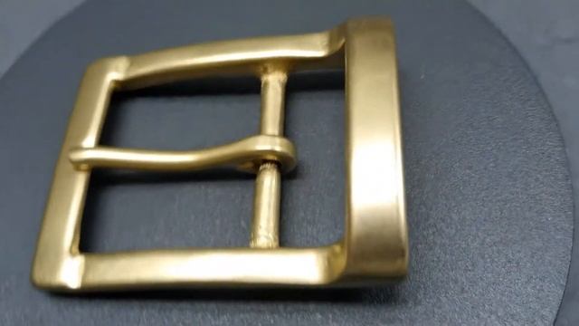 Лот - 121 Пряжка из латуни, проход 40 мм. смотреть онлайн
