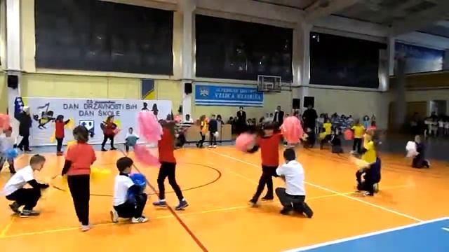 Priredba za Dan državnosti 2013. - IIId i IIc razred - Što je škola zgodna смотреть онлайн