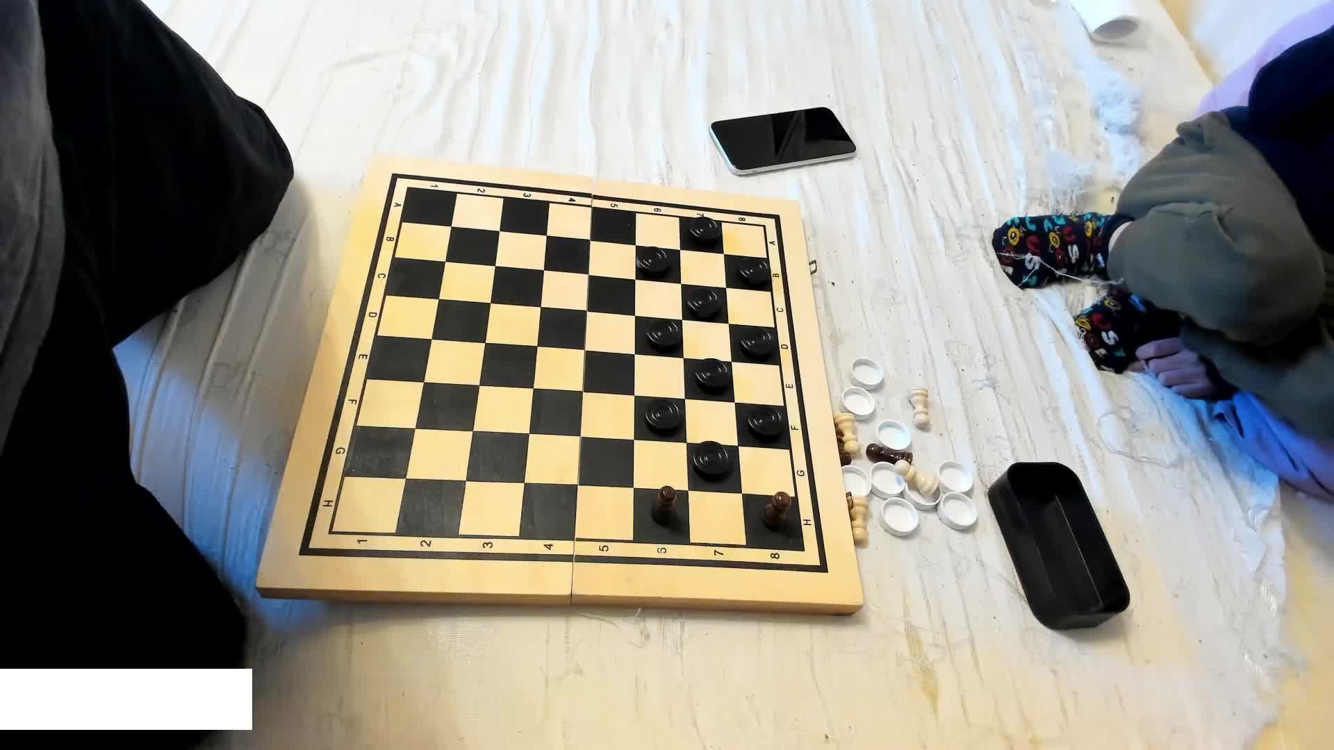 Играем в шашки смотреть онлайн