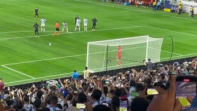 Valencia Penalty Miss against Argentina смотреть онлайн