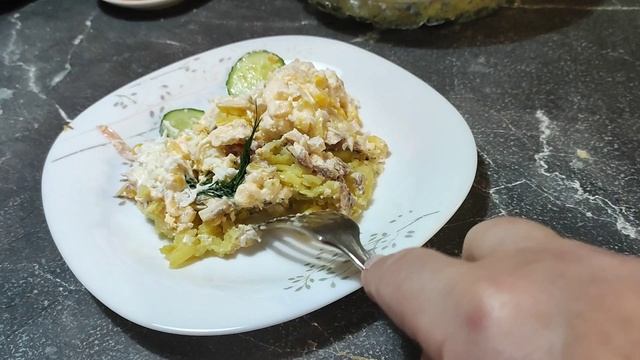 Просто на ужин салат рыбный. Всё, что нужно есть в холодильнике. смотреть онлайн