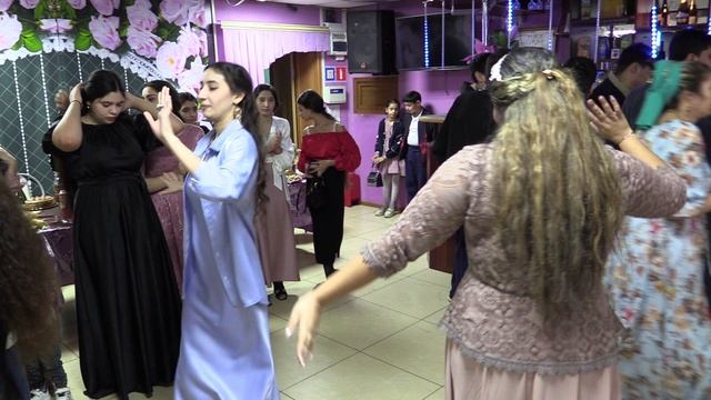 1 часть Сватовство Раджа и Розы смотреть онлайн