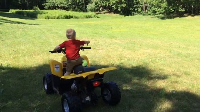 My 2yr old Bryce's first ride on his Kymco Mongoose 50 4T смотреть онлайн