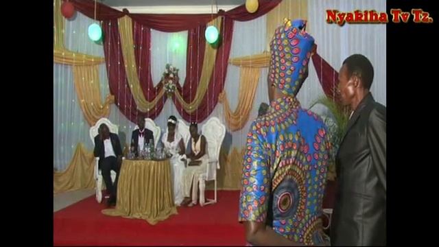 Mc mambo mwenye mambo yake, Achafua hali ya hewa kwa kuwachokoza wakurya kwenye harusi смотреть онлайн