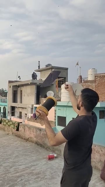 Rooftop kite flying 🪁 | #kite #kiteflying #viralshorts смотреть онлайн