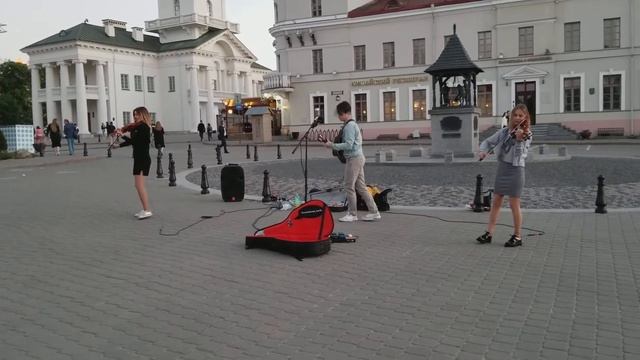 Макс Соколов стрит в Минске, экспериментирует с составом и инструментами смотреть онлайн