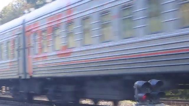 Электровоз ЧС8 ведет поезд Кишинёв-Москва. смотреть онлайн