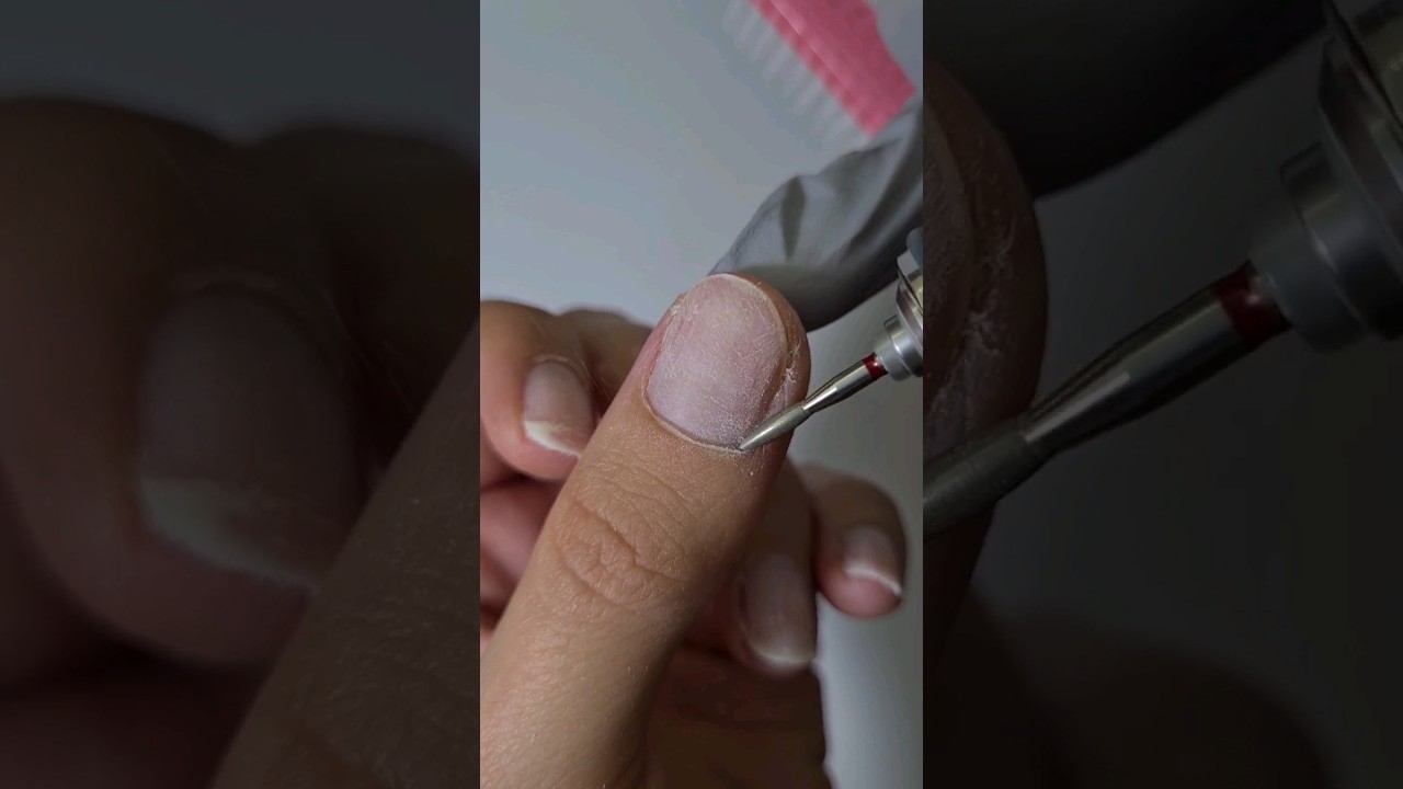 Маникюр фрезой пламя и срез кутикулы ножницами #nails #shorts #shortvideo #manicure смотреть онлайн