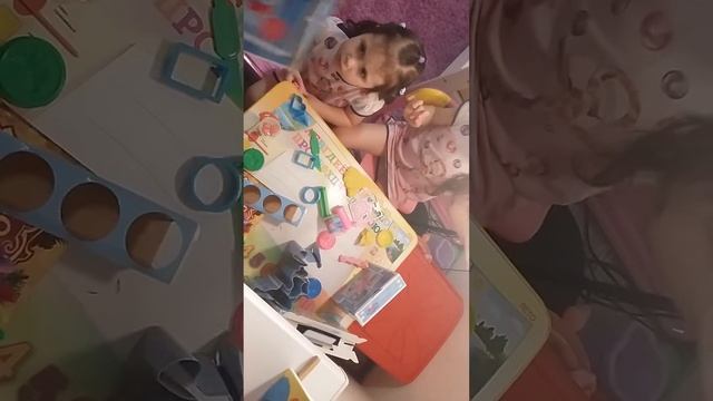 Разбираем подарки! Наборы Свинка Пеппа смотреть онлайн