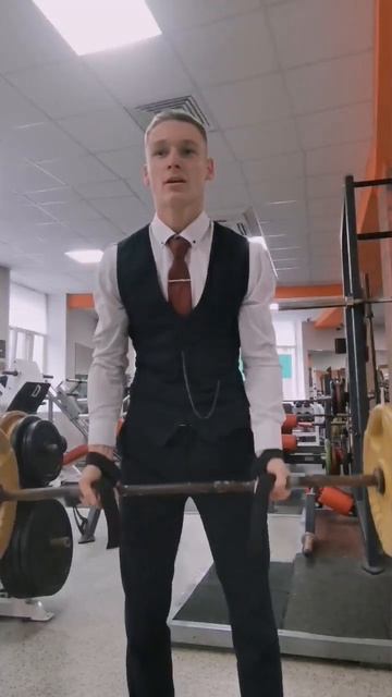 проработка бицепса на w-образном грифе с читингом #тренировка #workout #спорт #стритлифтинг #смокин смотреть онлайн