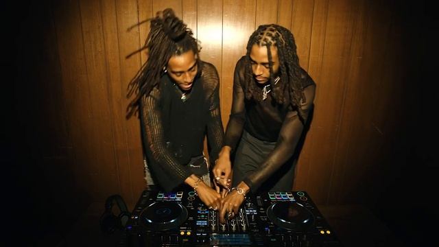 Coco & Breezy, Tara Carosielli - Just Say смотреть онлайн