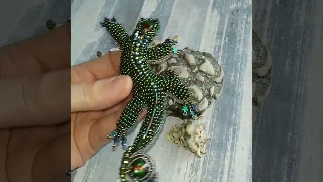 Beaded reptile brooch pin Emerald lizard смотреть онлайн