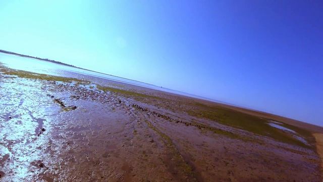6" Armattan Chameleon EPIC estuary crossing Take 2 in 4K and joined by a little friend смотреть онлайн