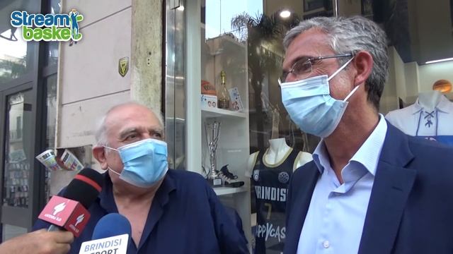 Happy Casa Brindisi ha omaggiato con la polo celebrativa i protagonisti della promozione in serie A смотреть онлайн