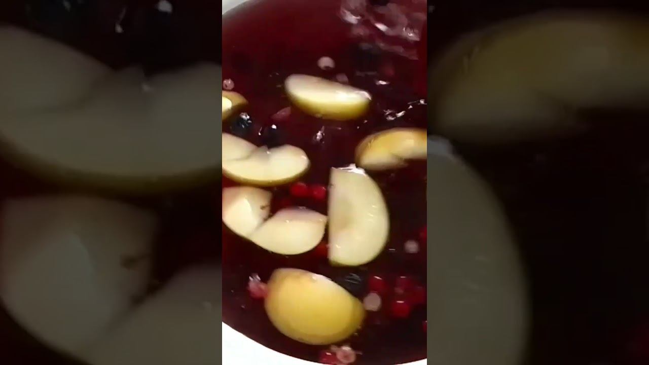 Компот из яблок, апельсина и замороженные ягоды смотреть онлайн