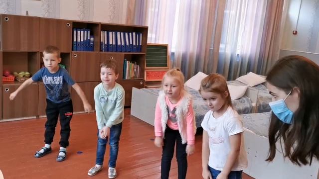 Заняття з англійської мови. Клас Монтессорі Д смотреть онлайн