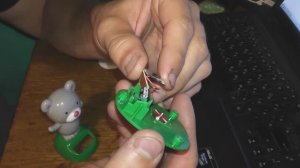 Что внутри у танцующего медведя, Как работает. Игрушка от солнечной батареи.