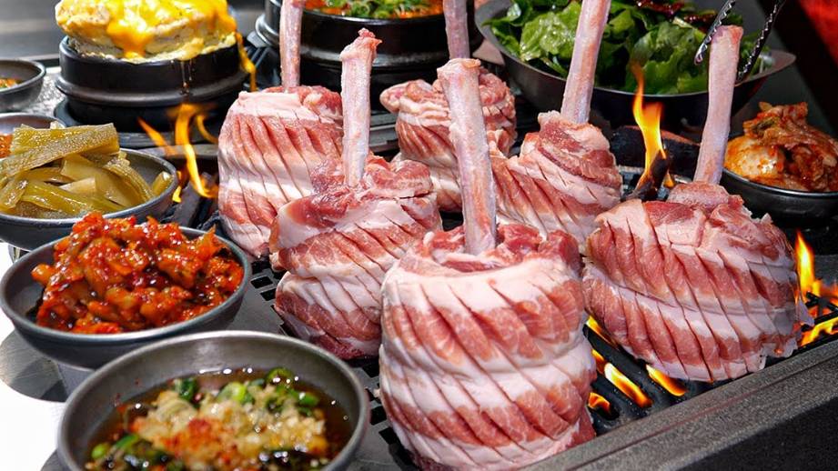 Корейская кухня. Ежемесячные продажи свиных ребрышек достигают 200 миллионов вон смотреть онлайн
