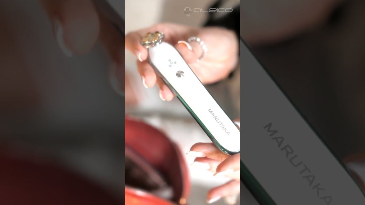 Яна Расковалова - покажет что у нее в сумке. Аппарат для омоложение кожи век Marutaka Vision смотреть онлайн