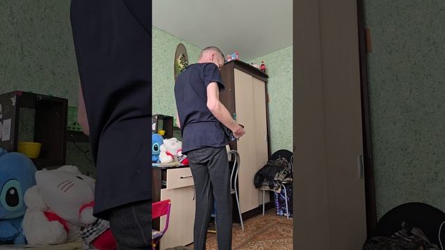 мажор ищет как съехать, чтобы не делать розетки
🤣🤣🤣 смотреть онлайн