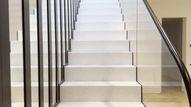 Как сложные стеклянные конструкции трансформируют интерьер реализованный проект в элитных апартамент смотреть онлайн