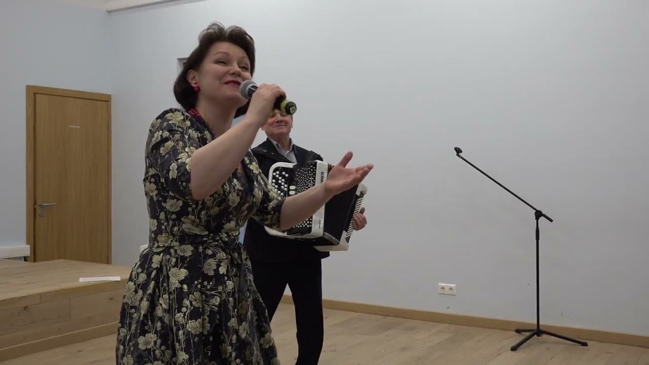 "Ой, цветёт калина",  муз. Исаака Дунаевского,  сл. Михаила Исаковского, поёт Наталья Пашкова.