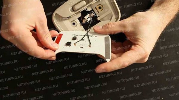 Как установить лампу в центральный светильник салона Mitsubishi