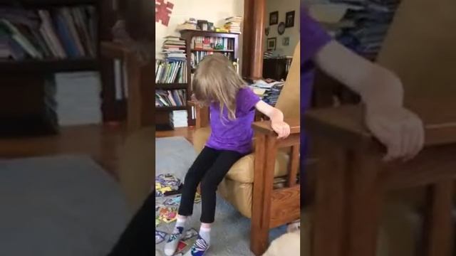 Mira sings Can't Stop the Feeling смотреть онлайн
