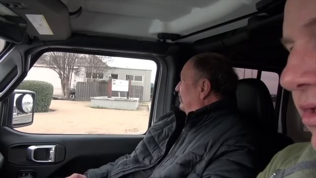 Where Elvis Kept His Planes In Memphis: We Go There with Pilot Ron Strauss to the Location смотреть онлайн