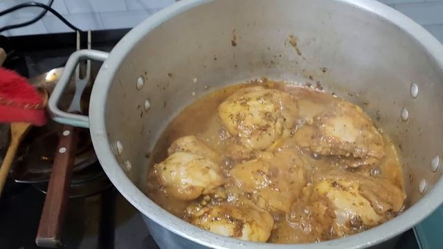 NOSSO JANTAR COMPLETO - FIZ FRANGO ASSADO NA PANELA DOURADINHO смотреть онлайн